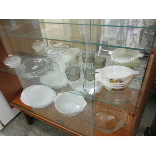 415 - RETRO GLASS COOKING WARE PLUS JUG AND RAMEKINS