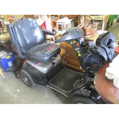 448 - SHOP RIDER 4 WHEEL MOBILE SCOOTER, CHARGER, KEYS, WORKING