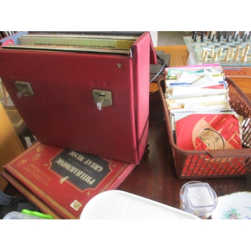 446 - RETRO RECORD CASE AND ALBUMS, BACHARACH, TIME FOR TUNES,  BEST OF MARIO LANZA ETC