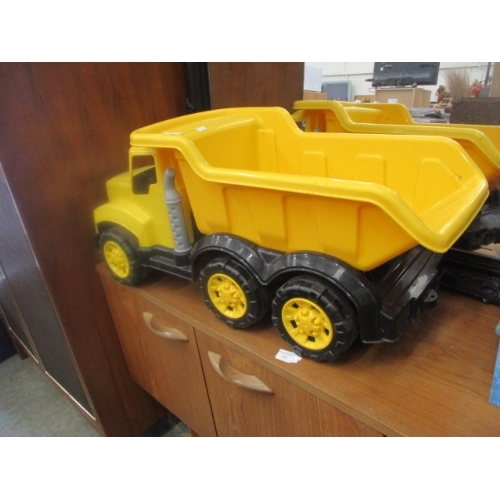 484 - LARGE YELLOW PLASTIC TIPPING TRUCK