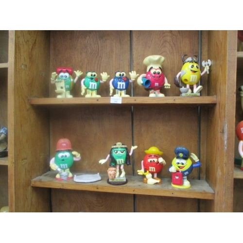 489 - LARGE QUANTITY OF M&M COMICAL FIGURES