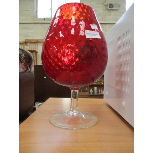 387A - LARGE RED BALLOON GLASS