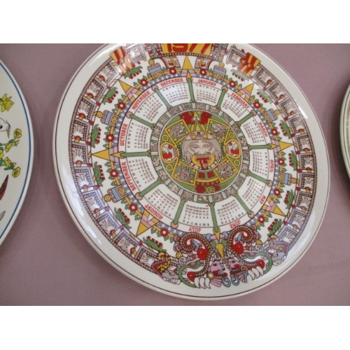 295 - 9 WEDGEWOOD CALENDAR PLATES AND 1 COMMEMORATIVE CHRISTMAS 1984 BY AYNSLEY PLATE