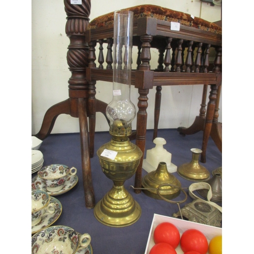 106 - VINTAGE BRASS OIL LAMP WITH CLEAR GLASS CHIMNEY