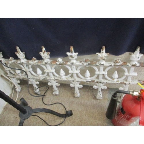 128 - PIECE  OF CAST IRON ORNATE EDGING