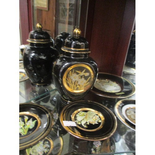 57 - LARGE COLLECTION OF ' CHOKIN, IN BLACK,  GILDED WITH GOLD AND SILVER -  JUGS, PLATES, DISHES URNS ET... 