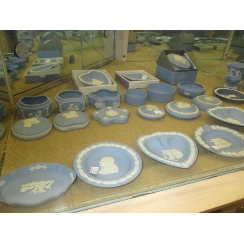 53 - QUANTITY OF JASPER WARE DISHES, SQUARE, ROUND AND LOVEHEART - 3 ARE BOXED