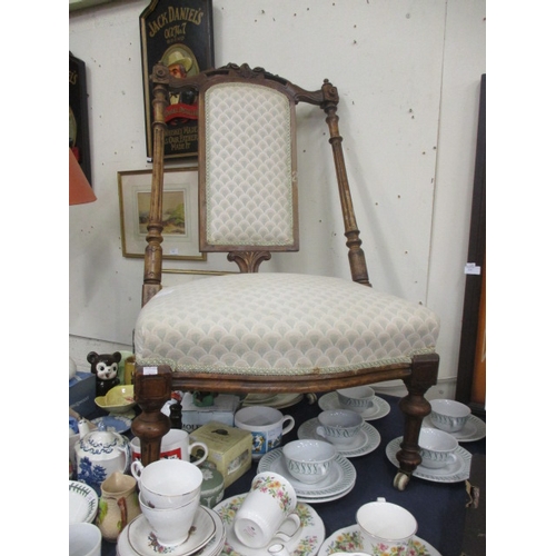 120A - EDWARDIAN WALNUT PARLOUR CHAIR, SERPENTINE SEAT, ORIGINAL PORCELAIN CASTERS, GOOD CONDITION