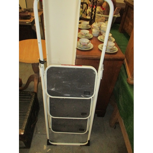 141 - WHITE METAL STEP LADDER