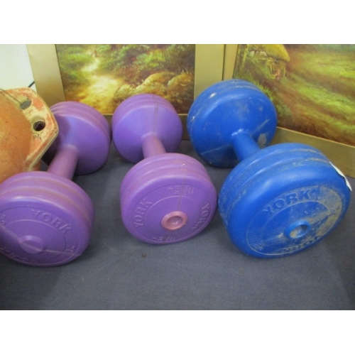 120 - 3 BARBELL WEIGHTS 2X3KG AND 1X5KG