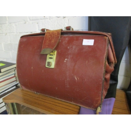 137A - VINTAGE TAN LEATHER DOCTORS BAG