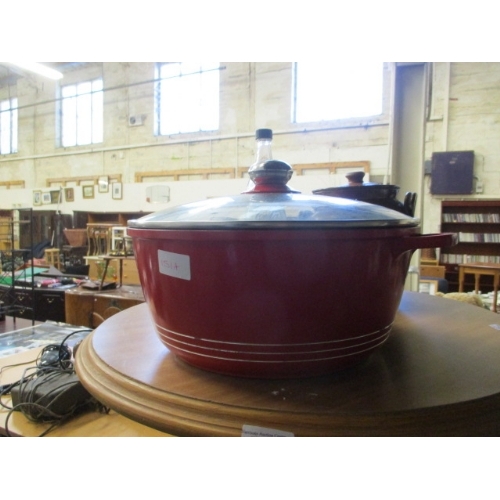 151A - PROFESSIONAL RED DIE CAST CASSEROLE DISH WITH GLASS LID