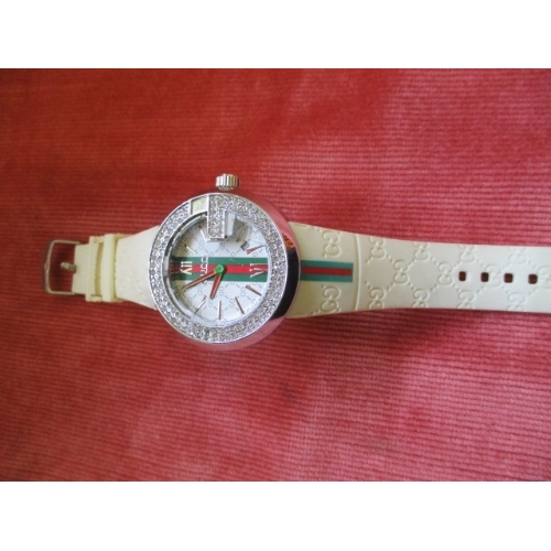 Gucci watch dy119126568 best sale