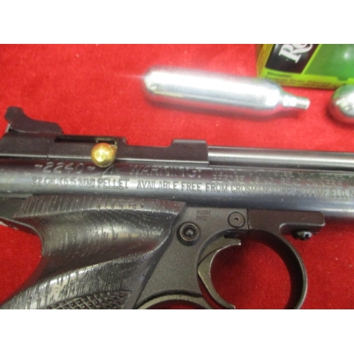 41 - MODEL 2290 .22 CALIBER SINGLE SHOT CO2 AIR PISTOL IN GOOD WORKING ORDER WITH PELLETS AND GAS