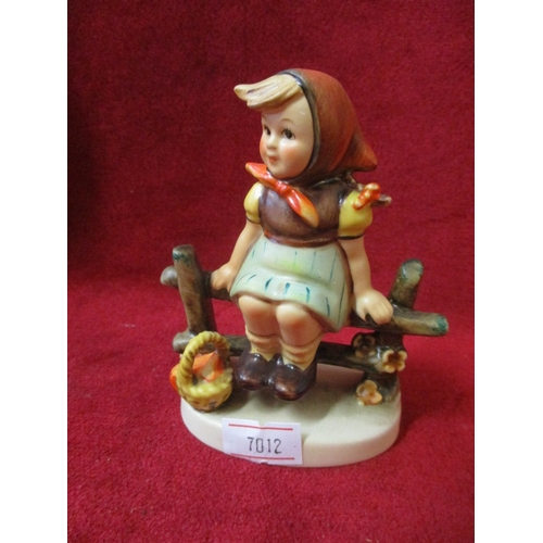 61 - GOEBEL HUMMEL FIGURE 'JUST RESTING'