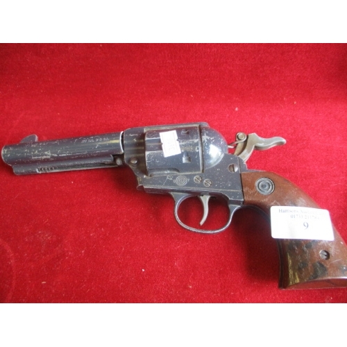 9 - DAISY TOY REVOLVER