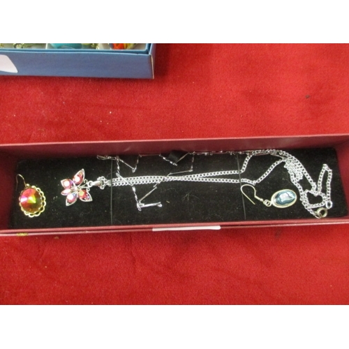 55 - COSTUME NECKLACE AND PENDANTS