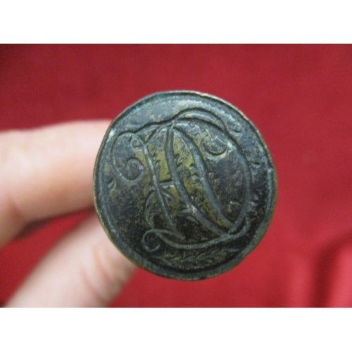 43 - 18th CENTURY WAX SEAL WITH BONE HANDLE