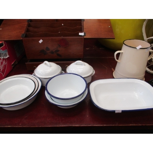 228 - A SELECTION OF ENAMEL COOKWARE INCLUDING PAIR DISHES, COVERED CASSEROLE DISHES AND UTENSIL POT