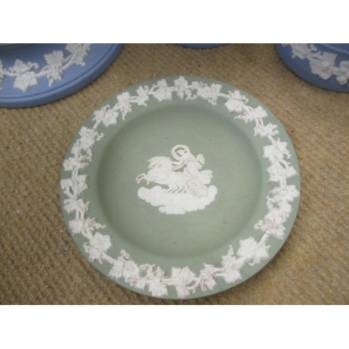 56B - 10 WEDGEWOOD JASPERWARE PIECES -  VASE, PLATES, TRINKET DISHES ETC - 9 BLUE AND 1 GREEN