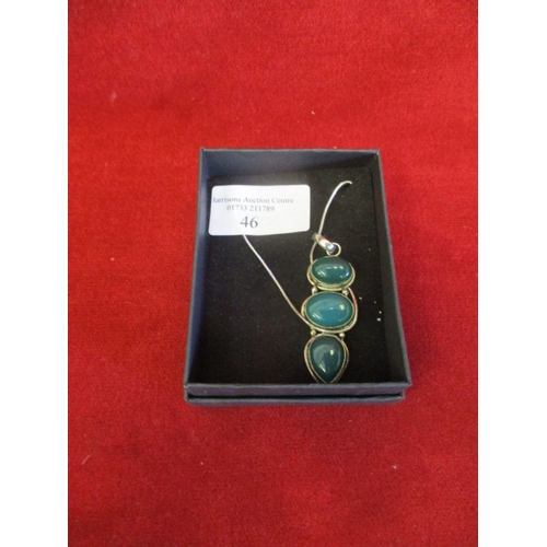 46 - 925 SILVER NECKLACE WITH 3 GREEN STONES PENDANT