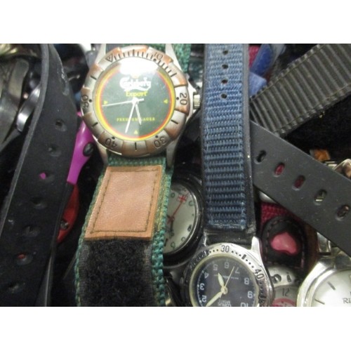 52 - VERY LARGE COLLECTION OF MIXED WATCHES, SOME WORKING SOME NOT