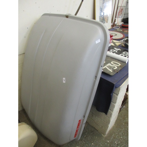 142 - MOTOR WORLD ROOF BOX