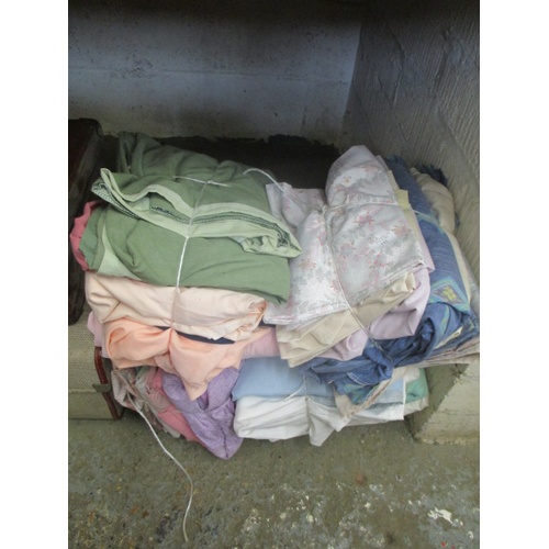 155 - QUANTITY OF BEDDING