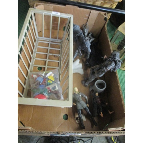 171 - BOX OF MIXED LORD OF THE RINGS  FIGURES AND WAR HAMMER
