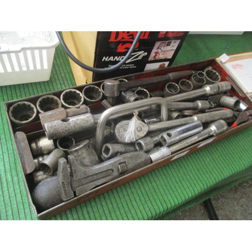 185 - METAL TRAY WITH SOCKET SET