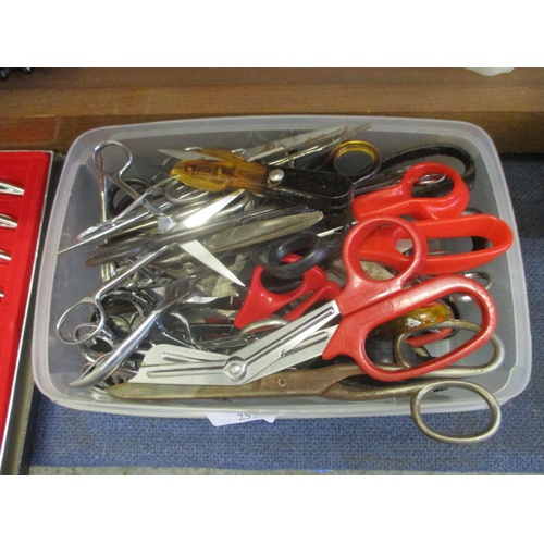 253 - PLASTIC BOX OF SCISSORS