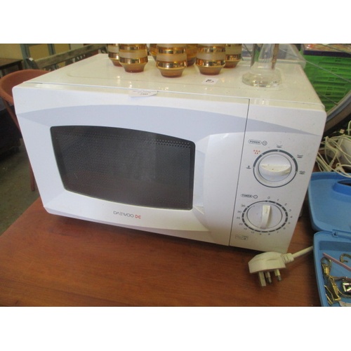 280 - DAEWOO MICROWAVE IN WHITE