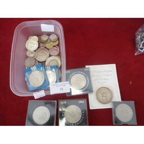 16 - A QUANTITY OF COMMEMORATIVE CROWN COINS IN CASES PLUS  £5 COIN AND   MORE LOOSE COINS
