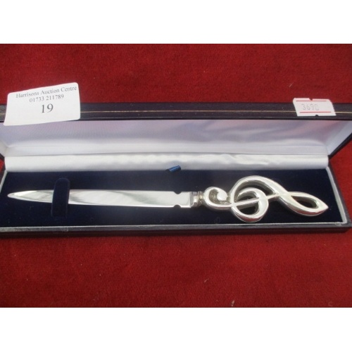 19 - NOVELTY TREBLE CLEF SILVER METAL LETTER OPENER IN ORIGINAL BOX