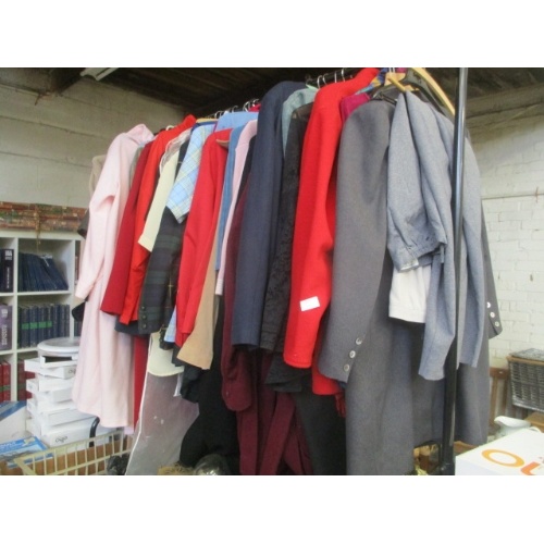 175A - RAIL OF TOP QUALITY LADIES CLOTHING SUIT DRESSES JACKETS