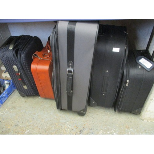 173 - SELECTION OF 5 GOOD QUALITY LUGGAGE CASES