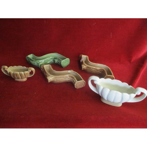 215 - BOX OF MIXED WADE PIECES