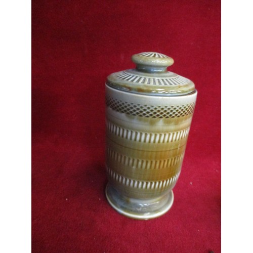 215 - BOX OF MIXED WADE PIECES