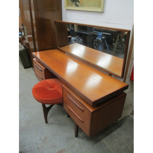 200a - VINTAGE G PLAN 1970'S TEAK DRESSING TABLE & MIRROR WITH MATCHING STOOL IN TIP TOP CONDITION
Width	15... 