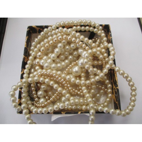 72 - COLLECTION OF VINTAGE PEARL FAUX NECKLACES
