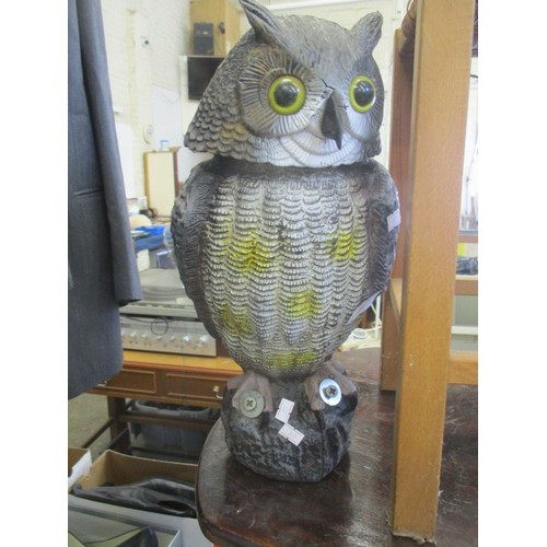 208 - A BOBBLE HEAD GARDEN  OWL ORNAMENT