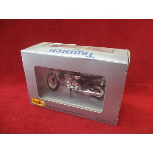 99 - BOXED TRIUMPH THUNDER BIRD 1:18 MODEL MOTORBIKE