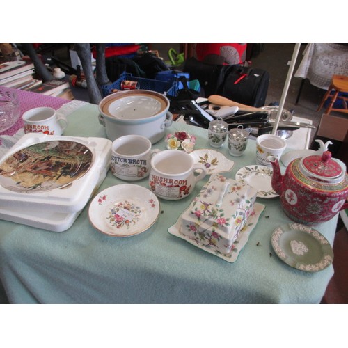 384 - MIXED CHINA INCLUDING ROYAL WORCSTER, WEDGWOOD, OLD FOLEY, ROYAL DOULTON AND MORE