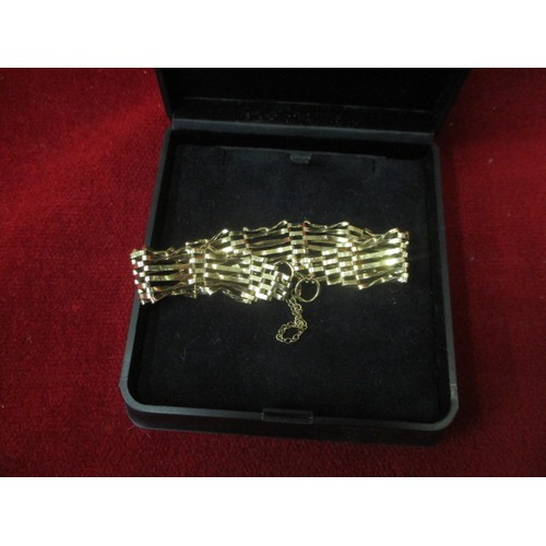 38 - 9CT GOLD 6 BAR GATE BRACELET WITH SAFETY CHAIN