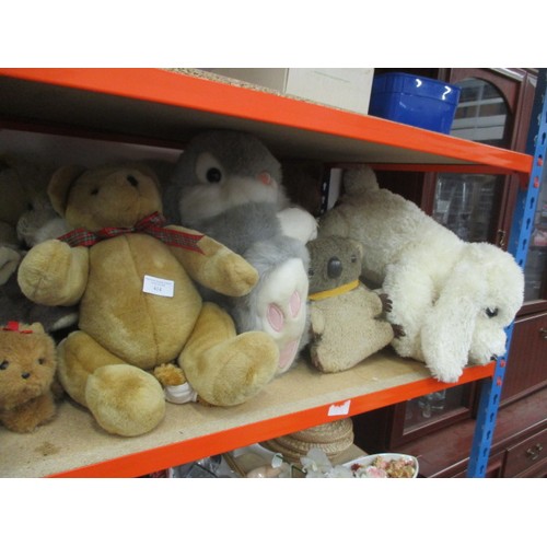 414 - SELECTION OF CUDDLY TOYS