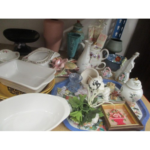 415 - 2 SHELVES OF MIXED ITEMS INCLUDING ORNAMENTS VASES PLATES AND MORE