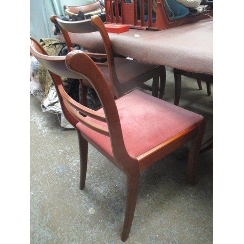 387 - REPRODUCTION ANTIQUE DINING TABLE AND 5 CHAIRS