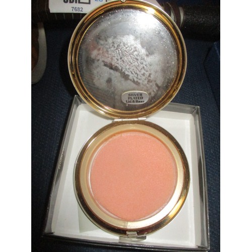 101 - LADIES STRATTON COMPACT NAVEL DESIGN IN POUCH WITH BOX