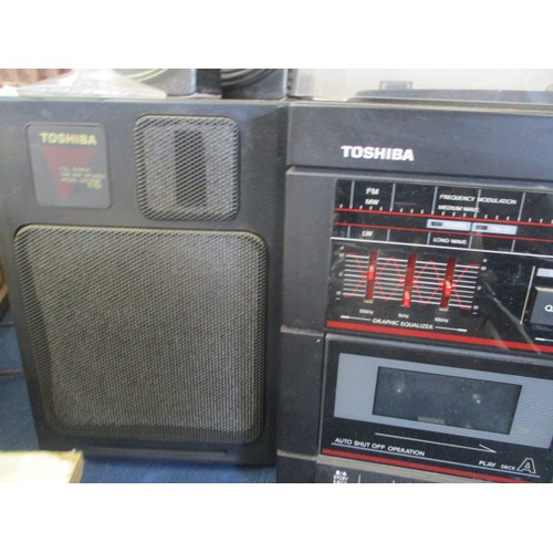 103 - VINTAGE TOSHIBA RECORD PLAYER, TAPE DECK AND SPEAKERS