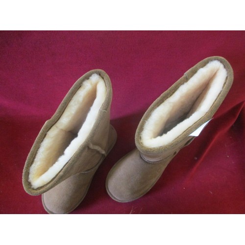 114 - LADIES SHEEPSKIN BOOTS, NEW SIZE 5